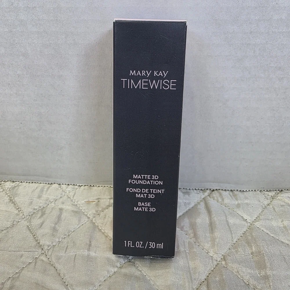 Mary Kay TimeWise Matte 3D Foundation Beige C 120 Oil-Free 1 fl oz 099967 NEW